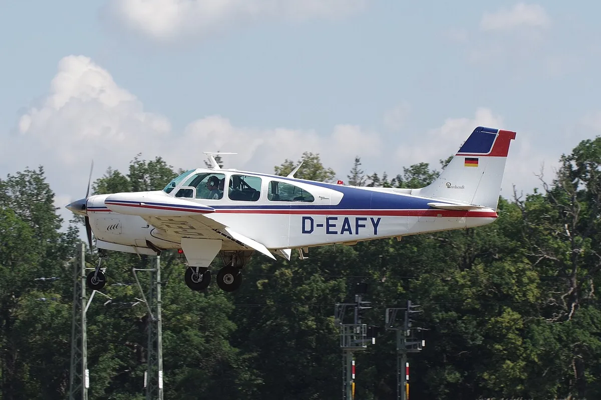 Beechcraft 35-C33A