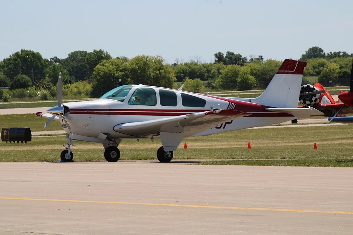 Beechcraft F33C