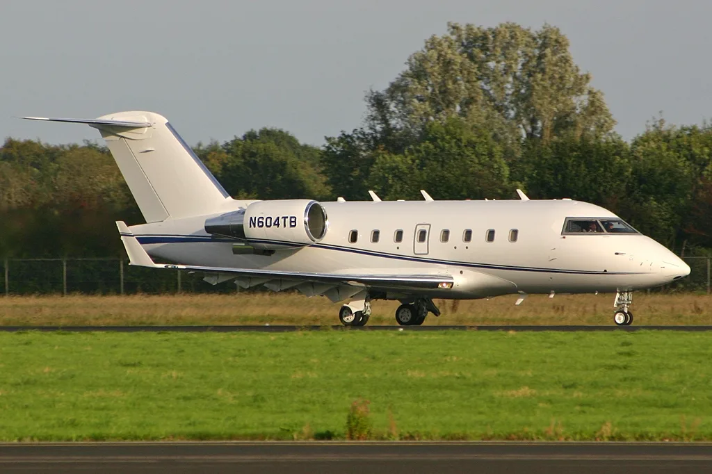 Bombardier CL-600-2B16(CL-604)
