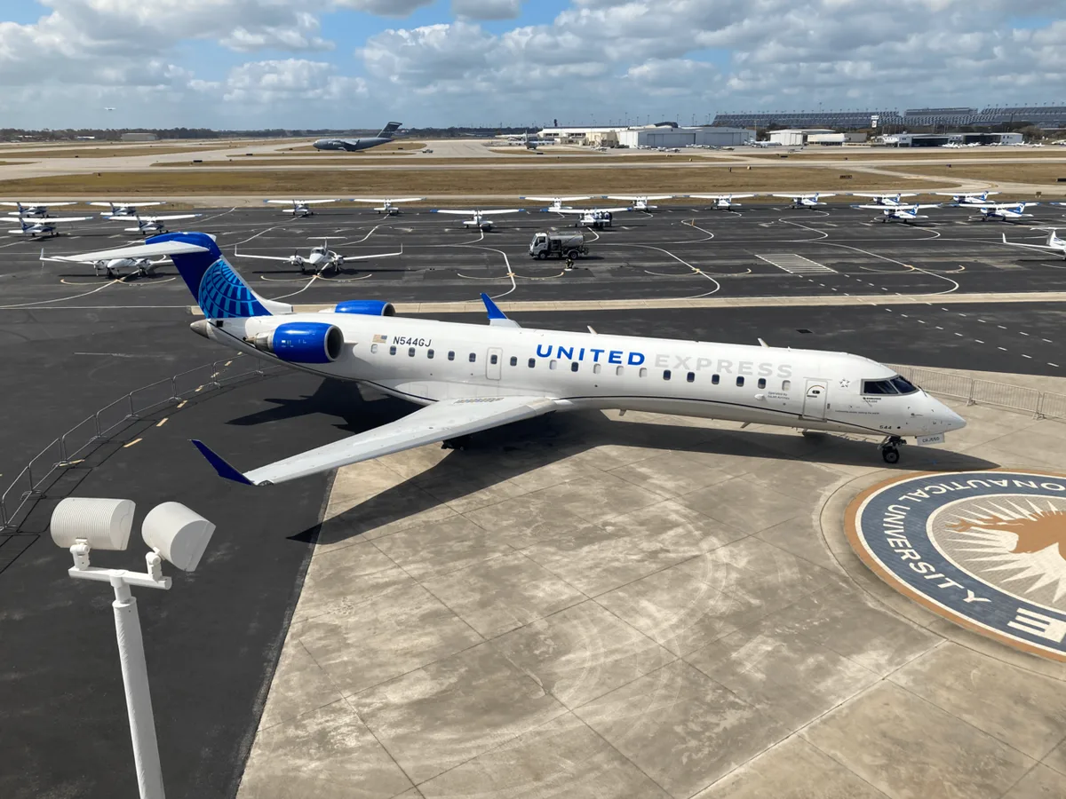 Bombardier CL-600-2C11