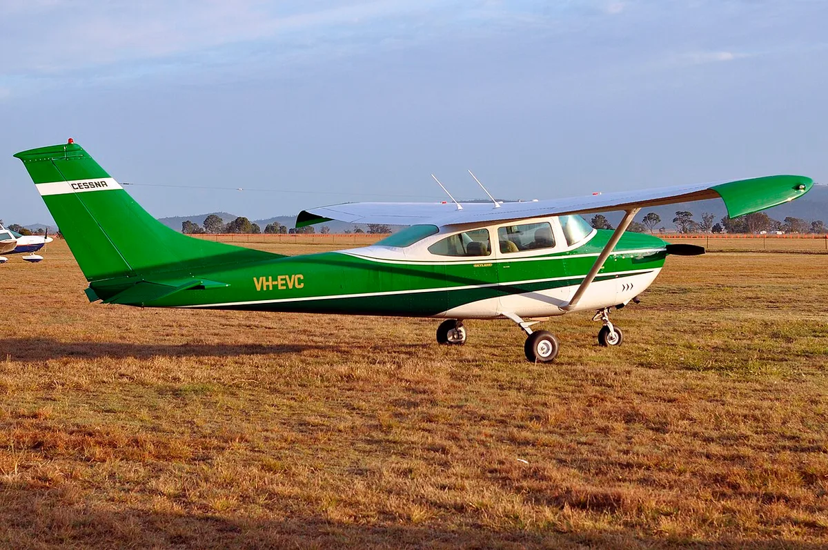 Cessna 182L