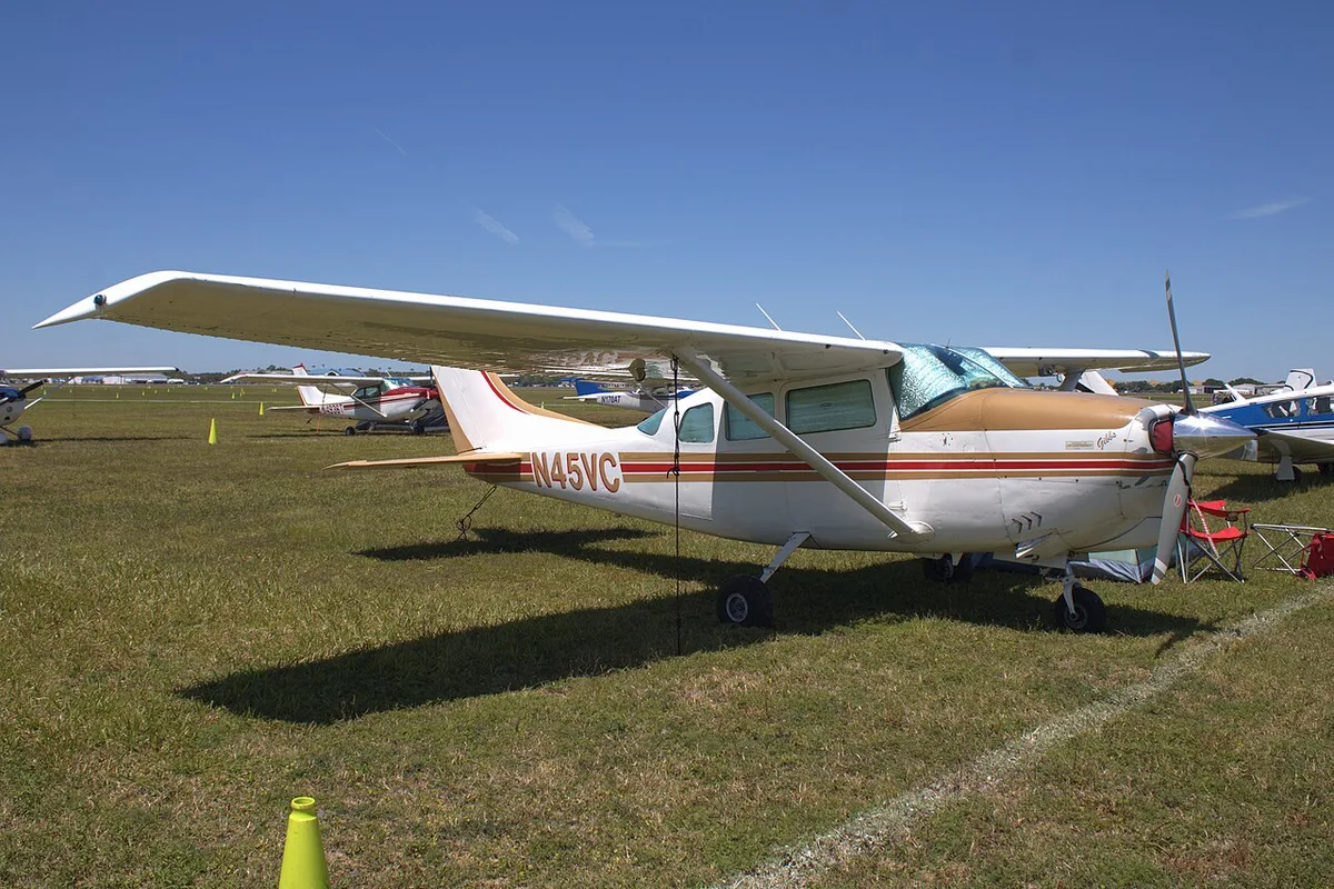 Cessna 210D