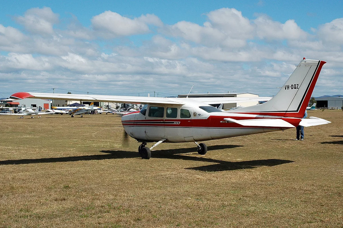 Cessna 210J