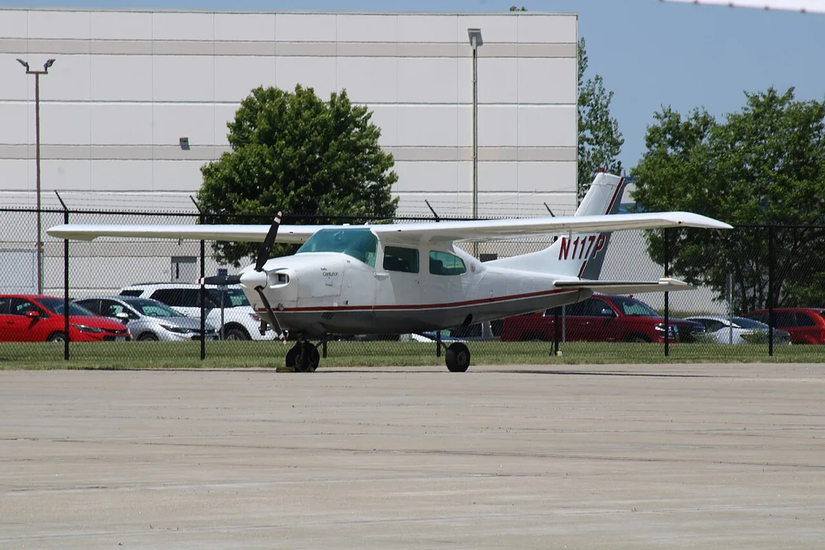 Cessna T210L