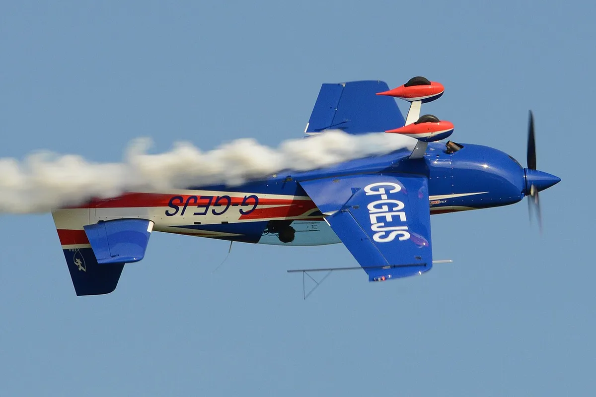 Extra Aircraft EA 300/LT